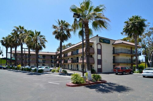 Гостиница Quality Inn San Diego I-5 Naval Base в Нейшнел Сити