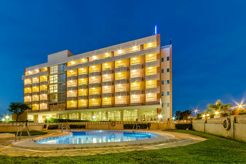 Гостиница Hotel Gran Playa в Санте-Полами
