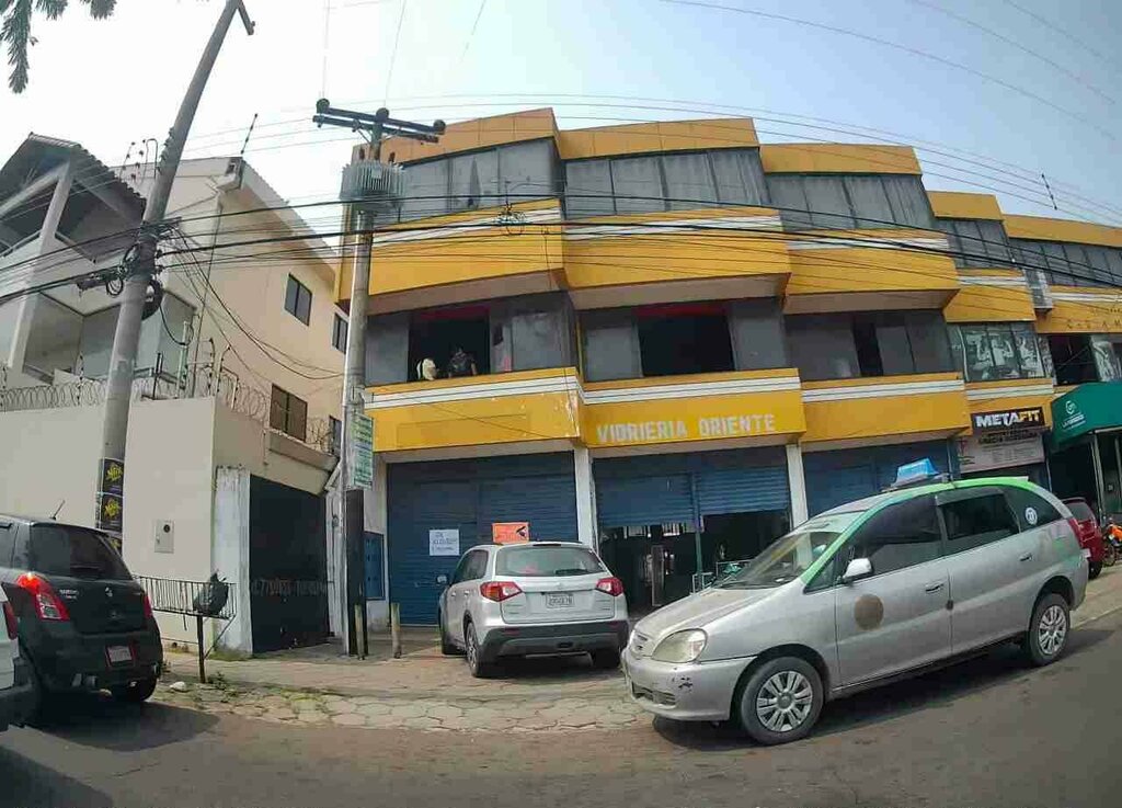 Glass, glass products Vidriería Oriente, Santa Cruz de la Sierra, photo