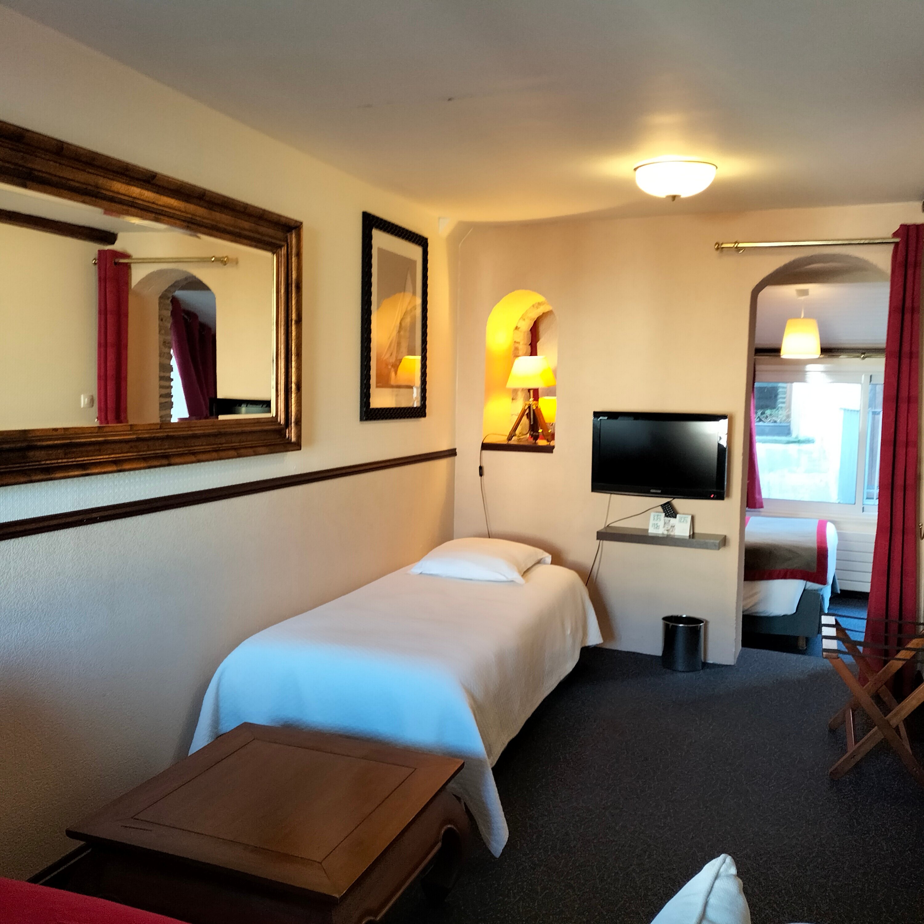 Фото отеля 2