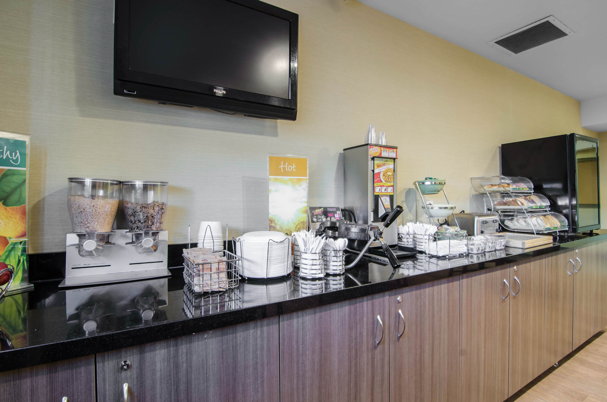Фото Courtyard by Marriott Regina Downtown