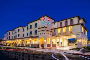 Гостиница Best Western Plus Temecula Wine Country Hotel &Suites в Темекуле