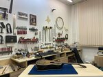 Guitars Repair (Furmanny Lane, 2/7) ، تصنيع وتصليح الآلات الموسيقية