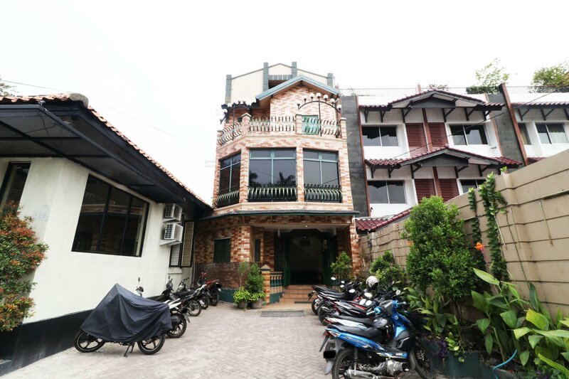 Гостиница Hotel Alamanda в Джакарте