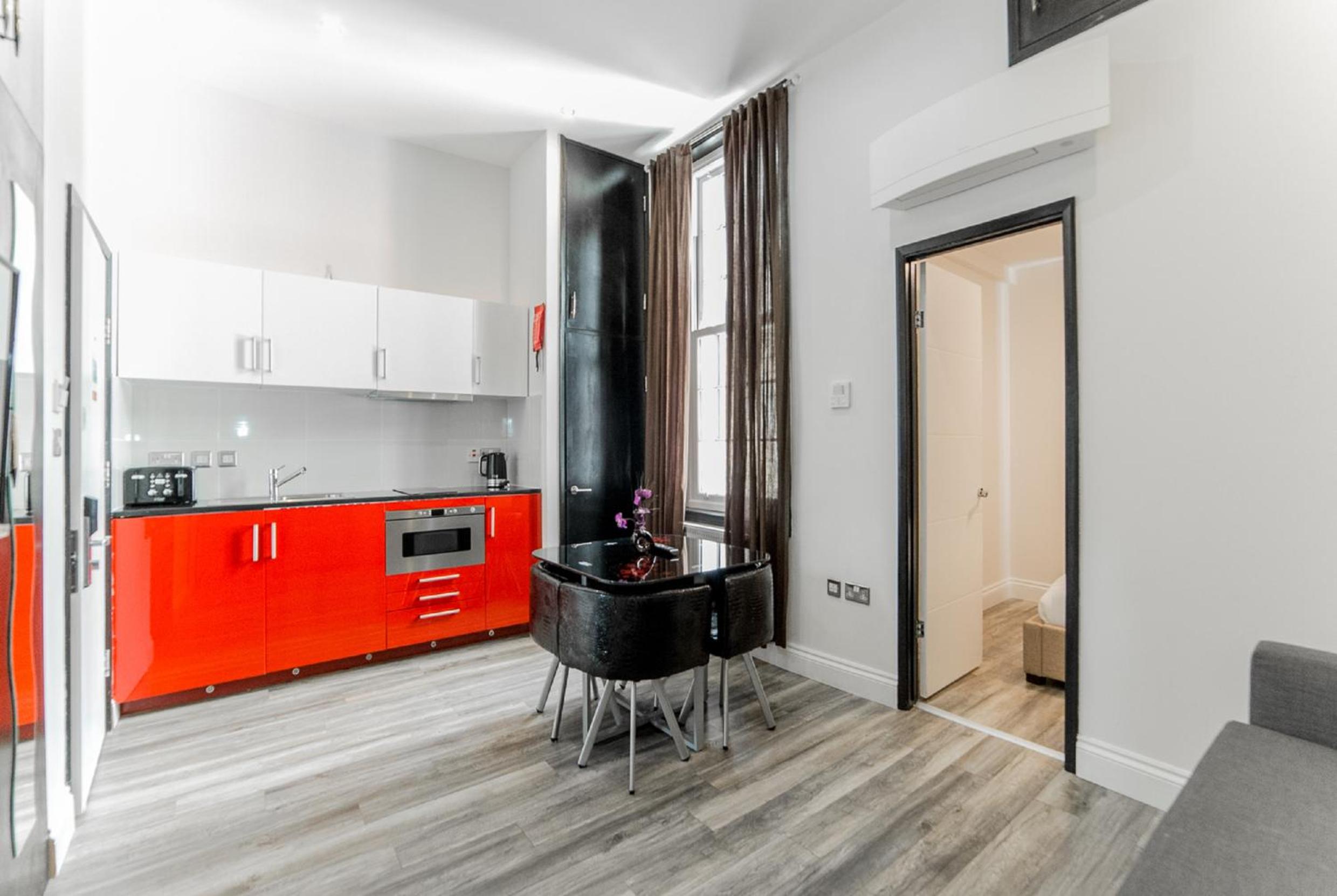 Фото Imperial Court Suites