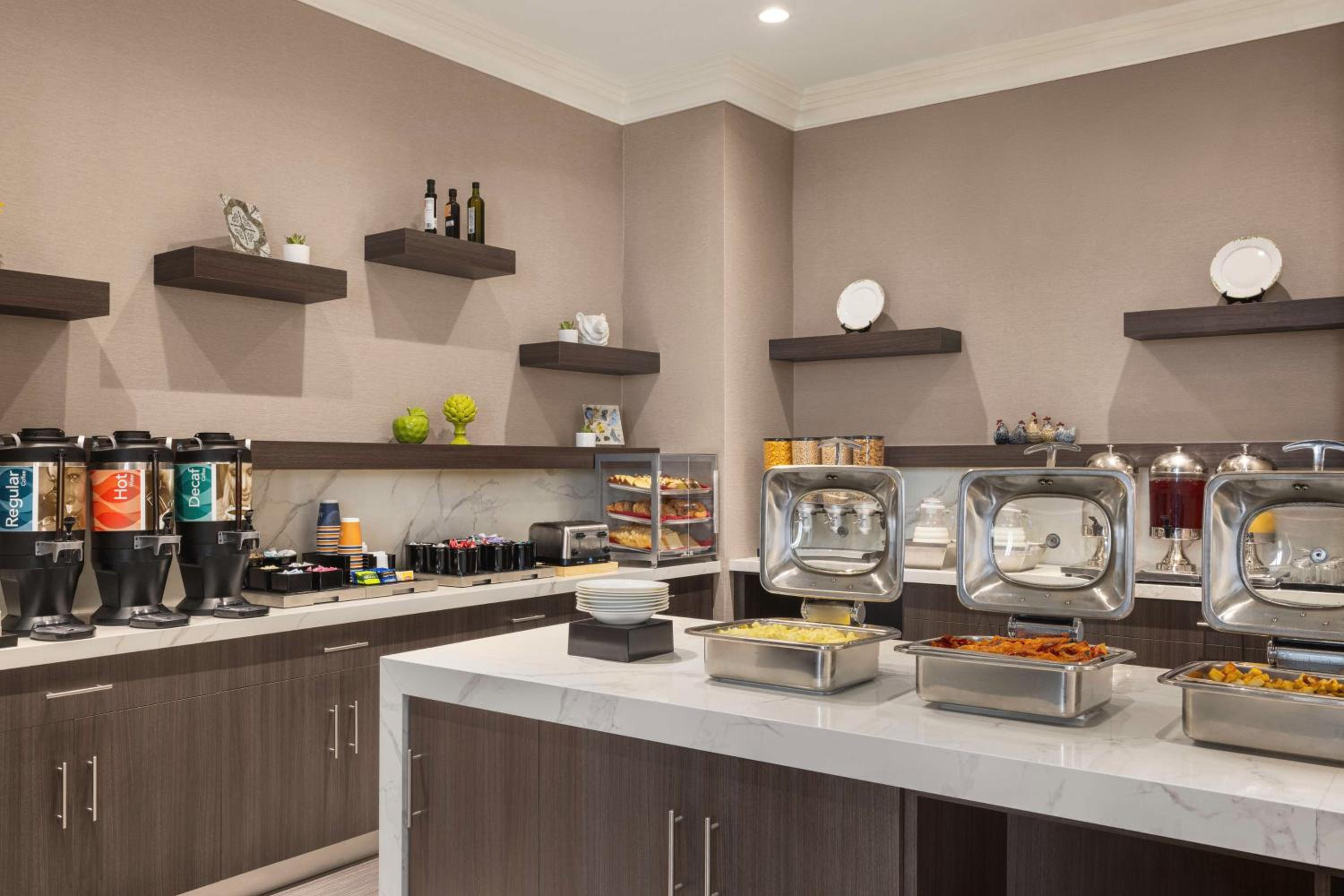 Фото Homewood Suites by Hilton Philadelphia - City Avenue