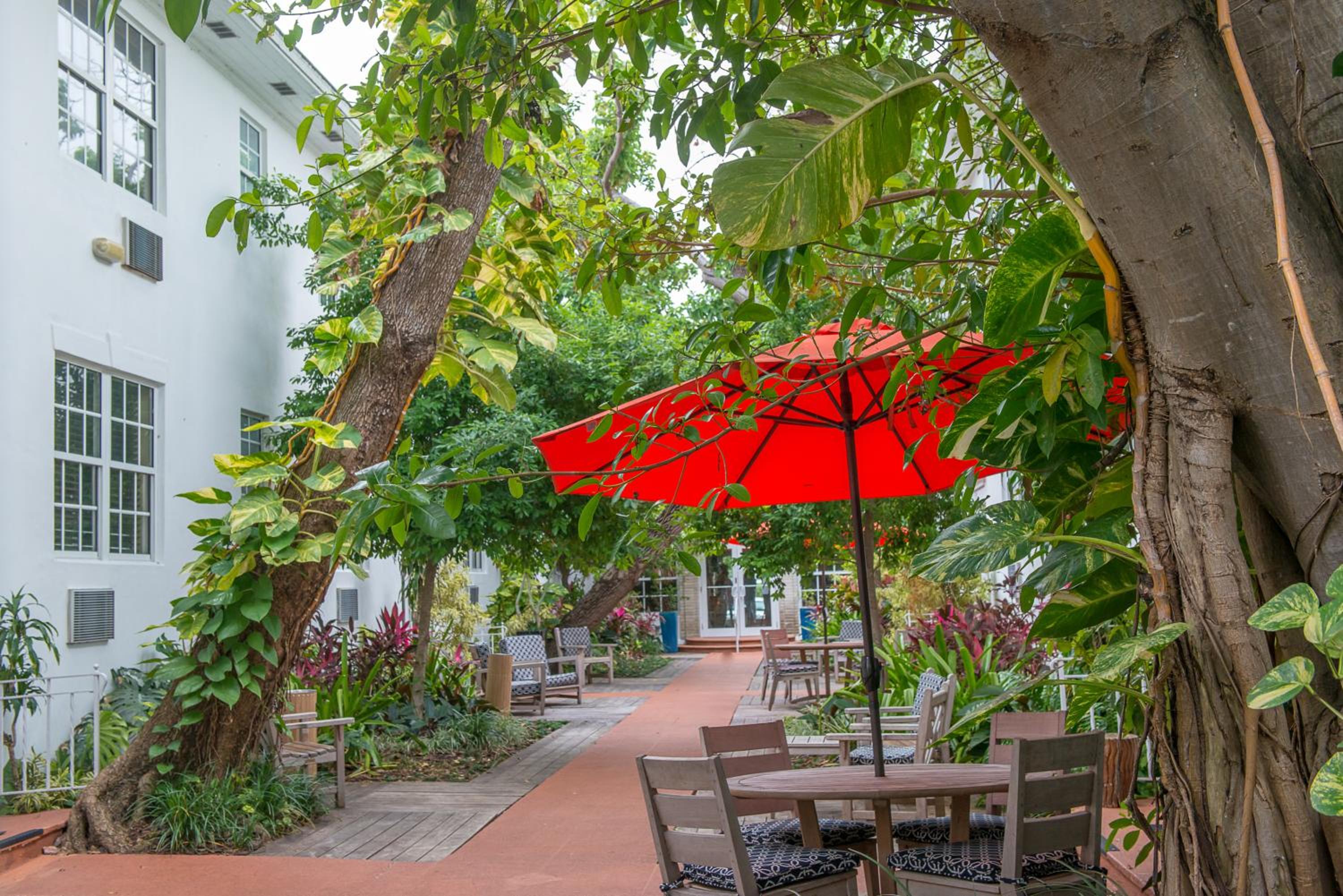 Фото Tradewinds Apartment Hotel, a South Beach Group Hotel