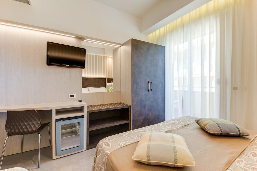 Фото Hotel Cavour Cesenatico