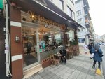 Yeldegirmeni Food & Cafe (İstanbul, Kadikoy, Rasimpaşa Mah., Yavuztürk Sok., 3A) ، مقهى