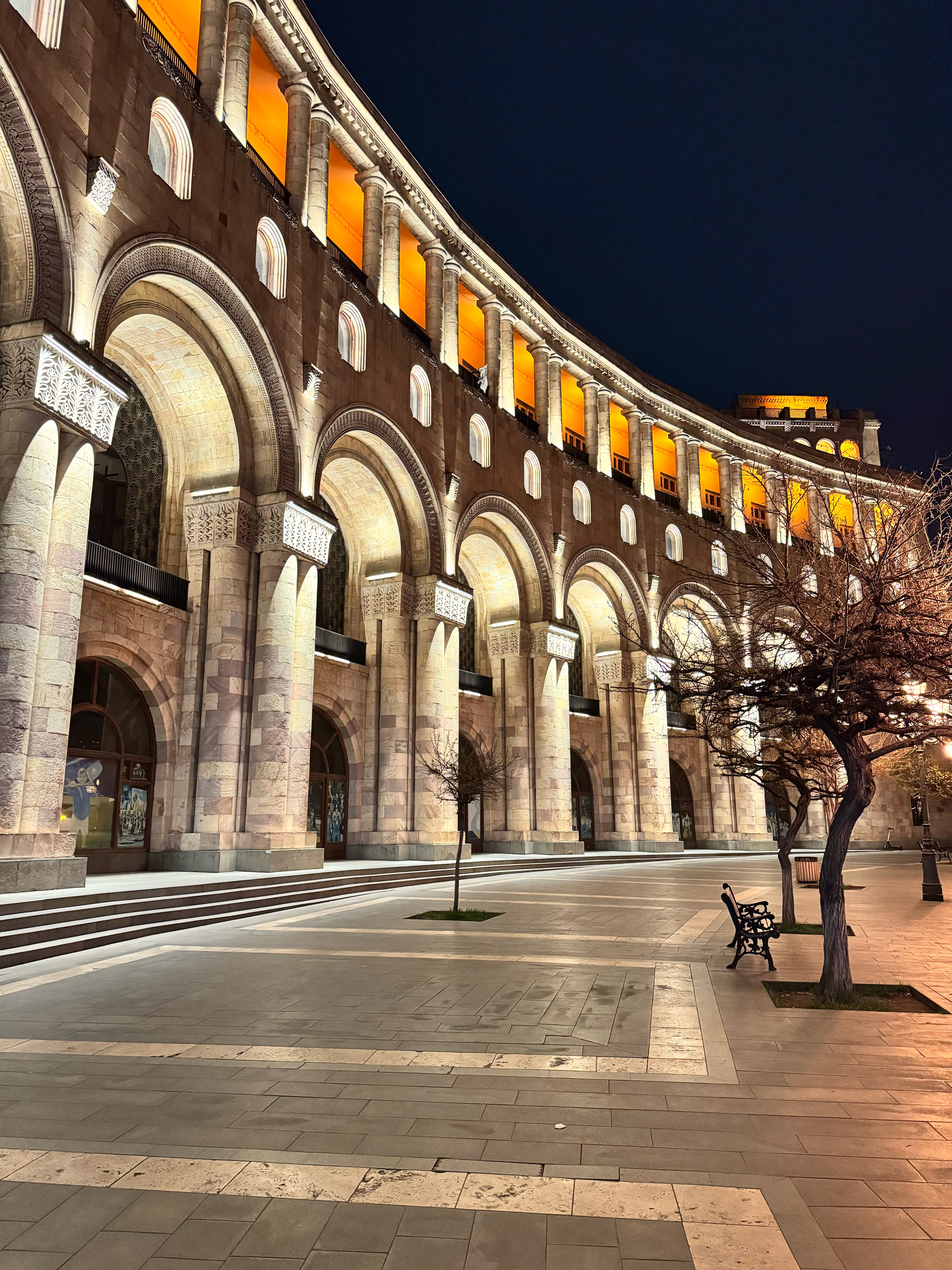 Фото Holiday Inn Yerevan Republic Square