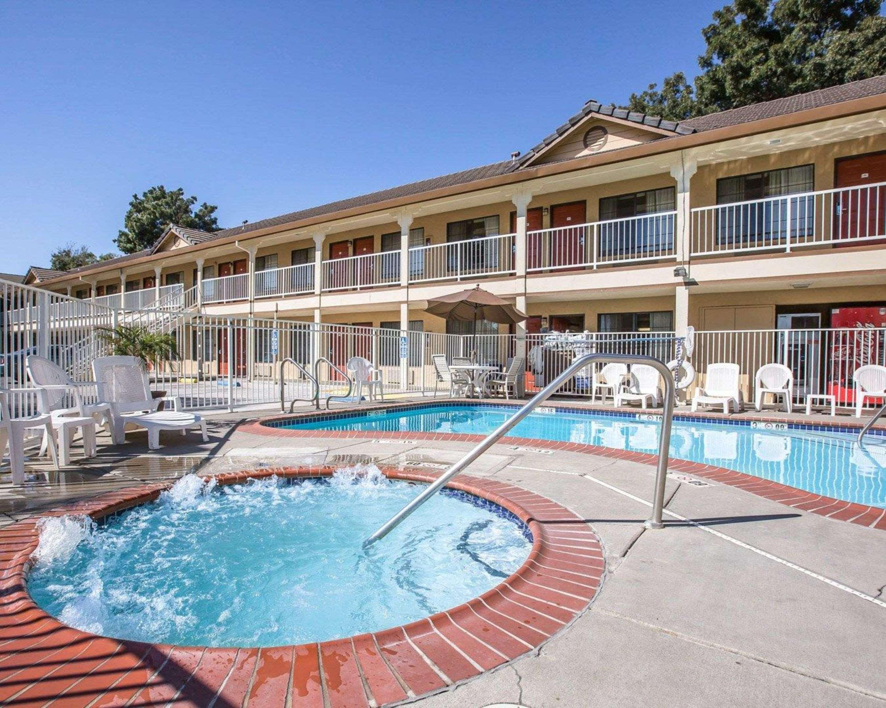 Фото Quality Inn & Suites Woodland - Sacramento Airport