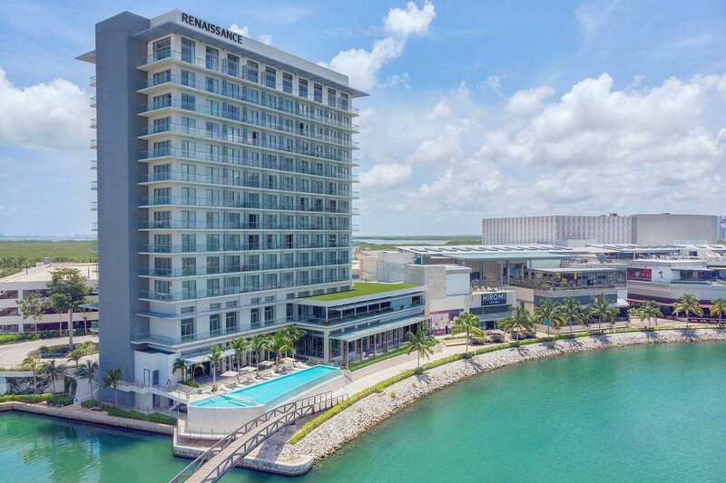 Гостиница Renaissance Cancun Resort & Marina в Пуэрто Хуарес