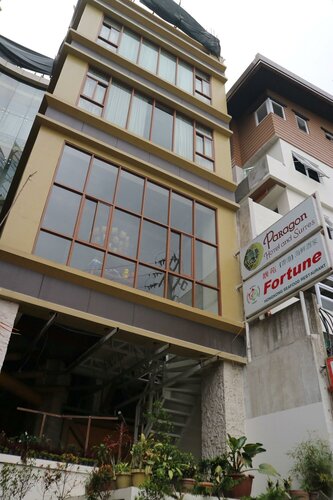 Гостиница Paragon Hotel and Suites в Багио