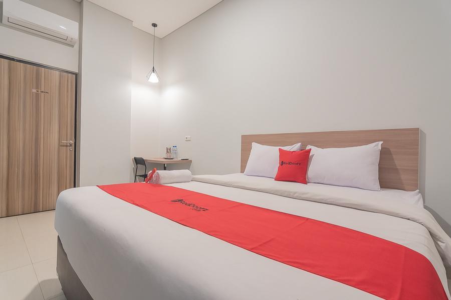 Фото RedDoorz @ Malabar Street