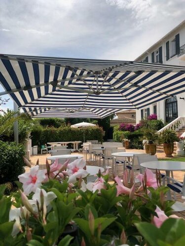 Гостиница Hôtel des Mimosas в Жюане-ле-Пен