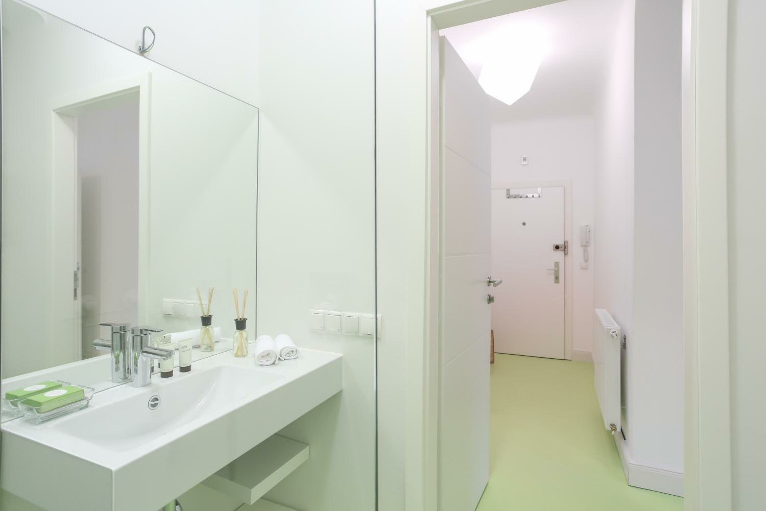 Фото Green Mango City Condo