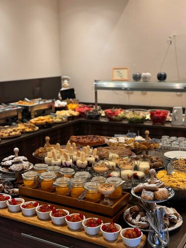 Гостиница Hotel Pine в Тивате