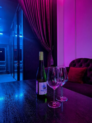 Жалаңаш және көңілді актрисалар