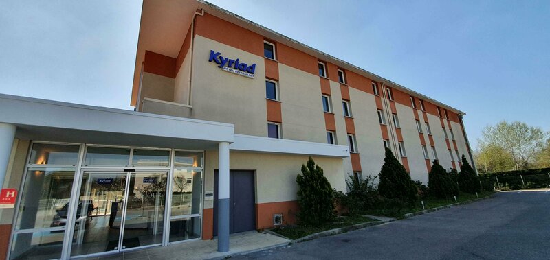 Гостиница Kyriad Aix Les Milles - Plan de Campagne