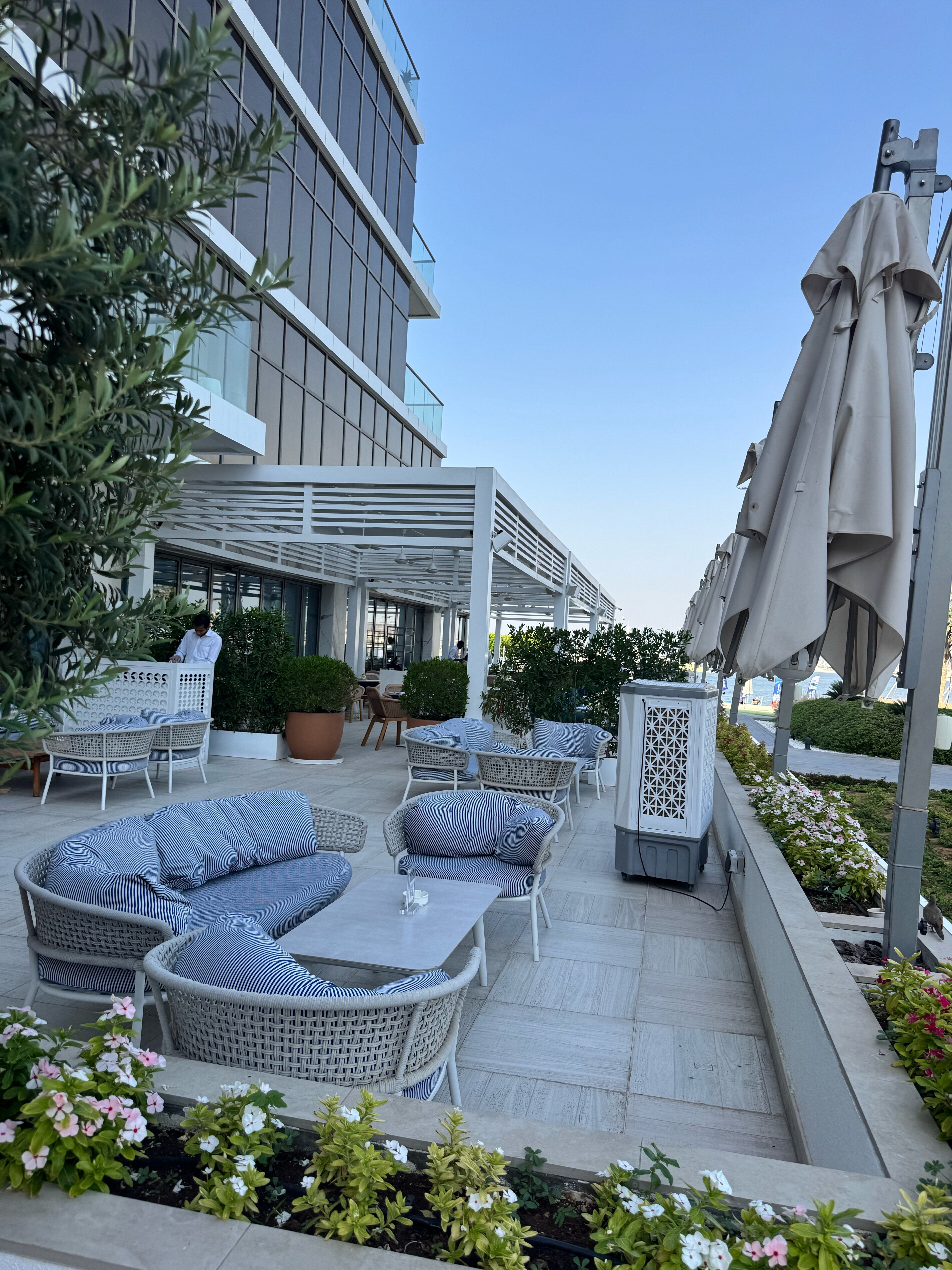 Фото Th8 Palm Dubai Beach Resort by IHG Dubai