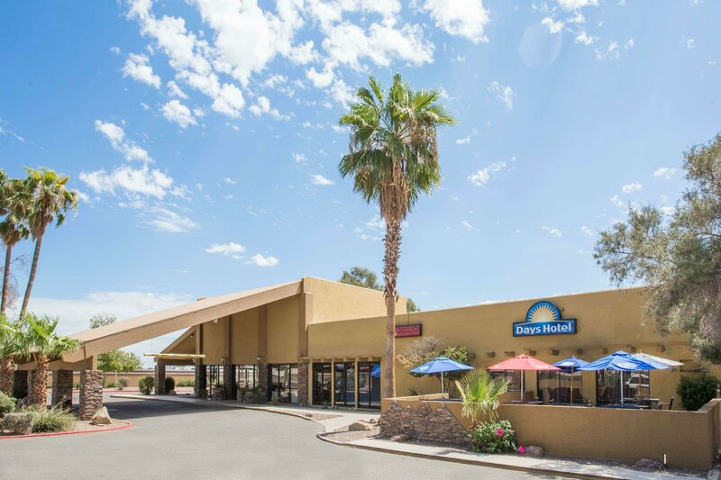 Гостиница Days Hotel by Wyndham Peoria Glendale Area в Пеории