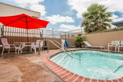 Гостиница Quality Inn Downey в Дауни