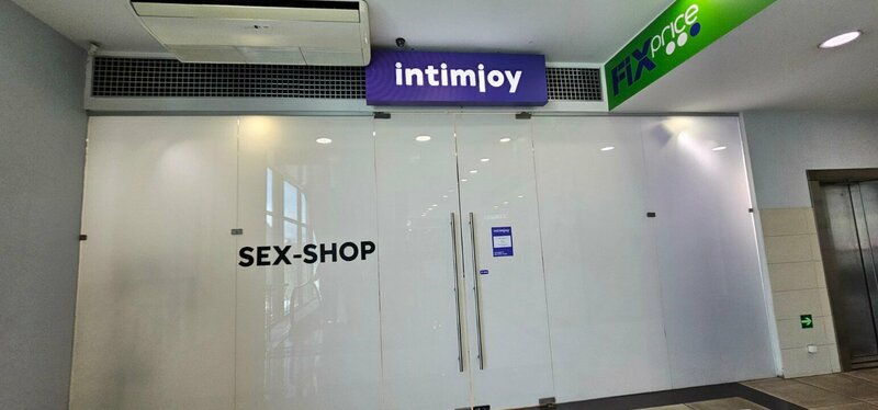 Қысқа көйлек киген аналар