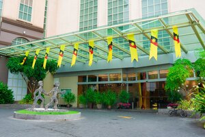 Гостиница The Waterfront Hotel