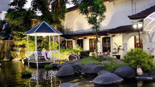 Гостиница Hotel Merdeka Kediri в Кедири