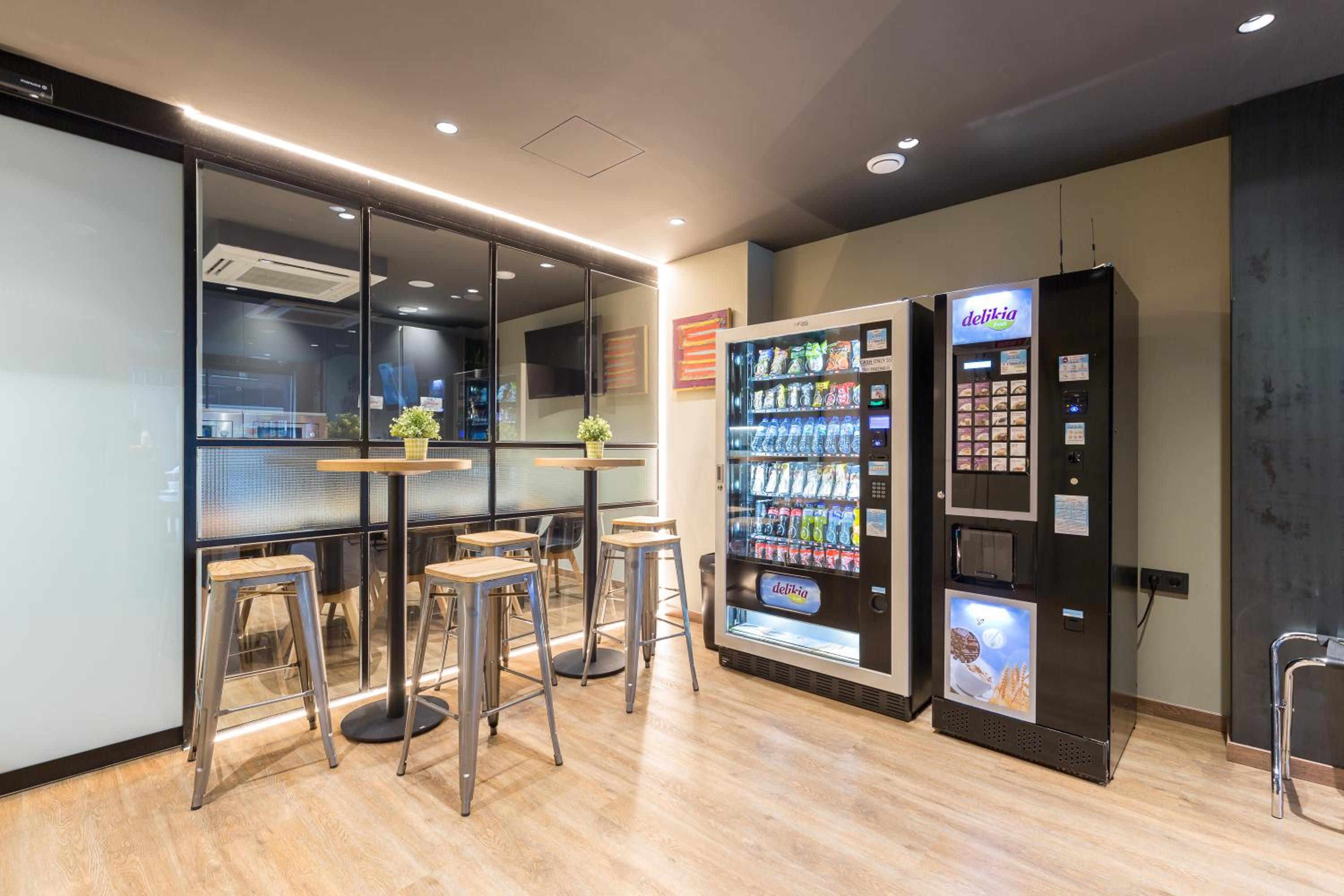 Фото Airhostel Barcelona Aeropuerto