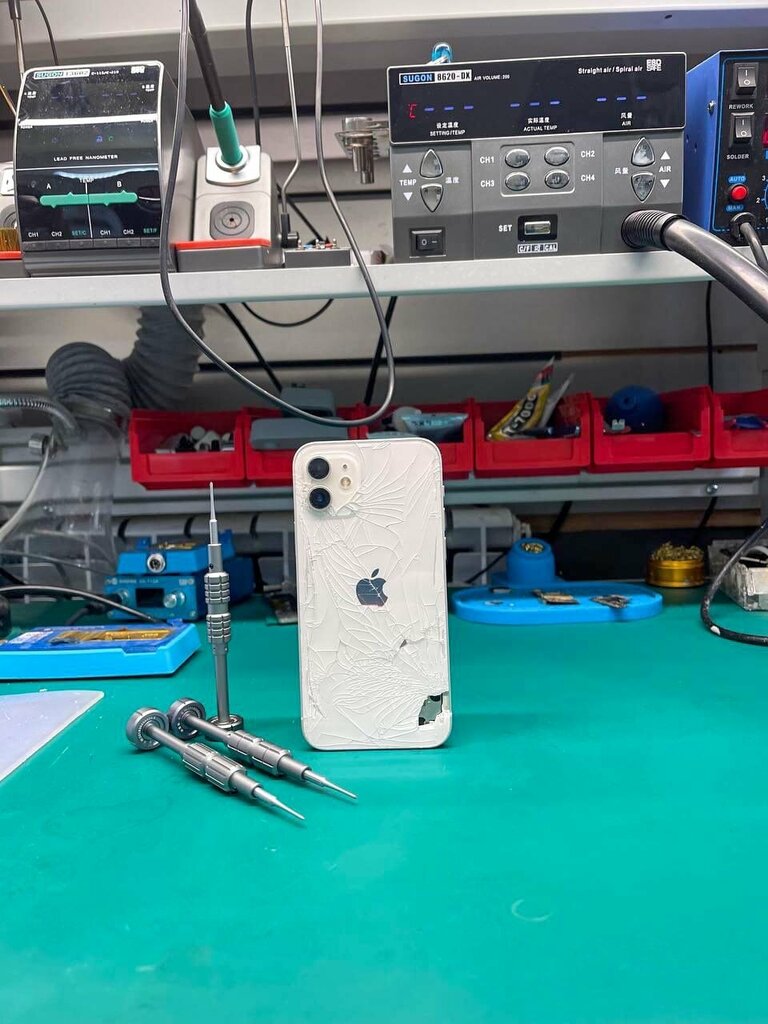 Phone repair Mac Lab, Moscow, photo