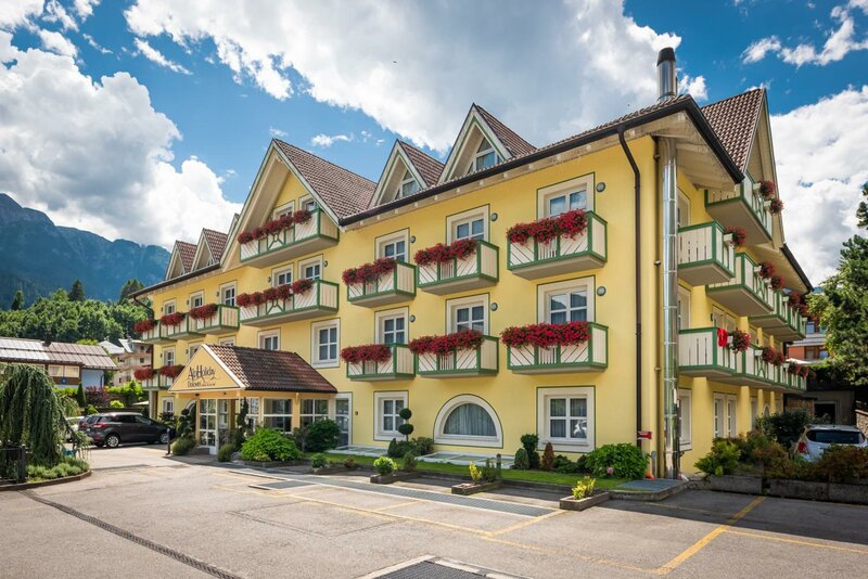 Гостиница AlpHoliday Dolomiti Wellness