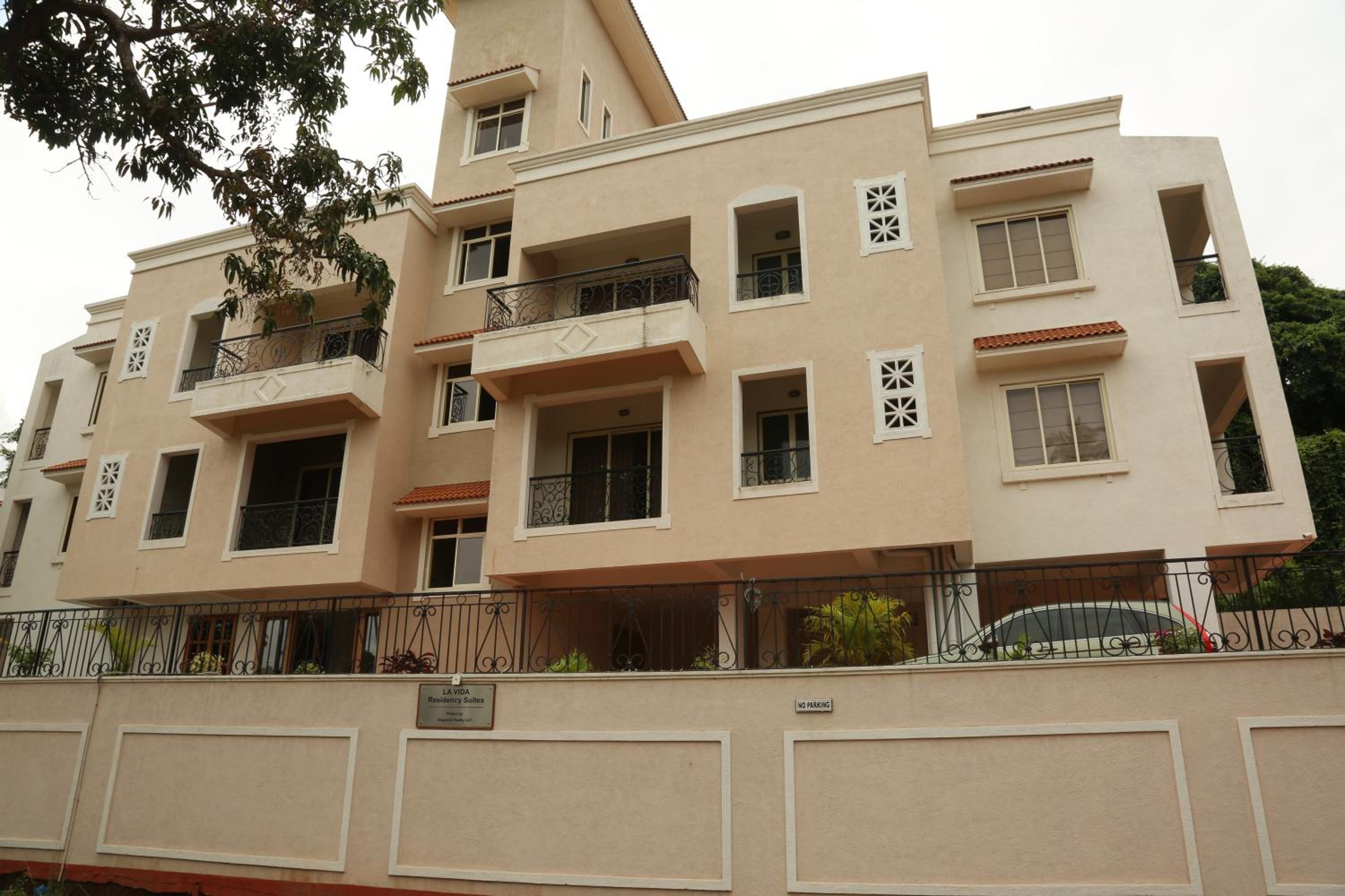 Фото La Vida Residency Suites