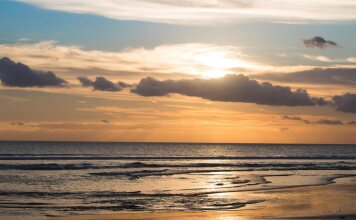 Фото Adhi Jaya Hotel