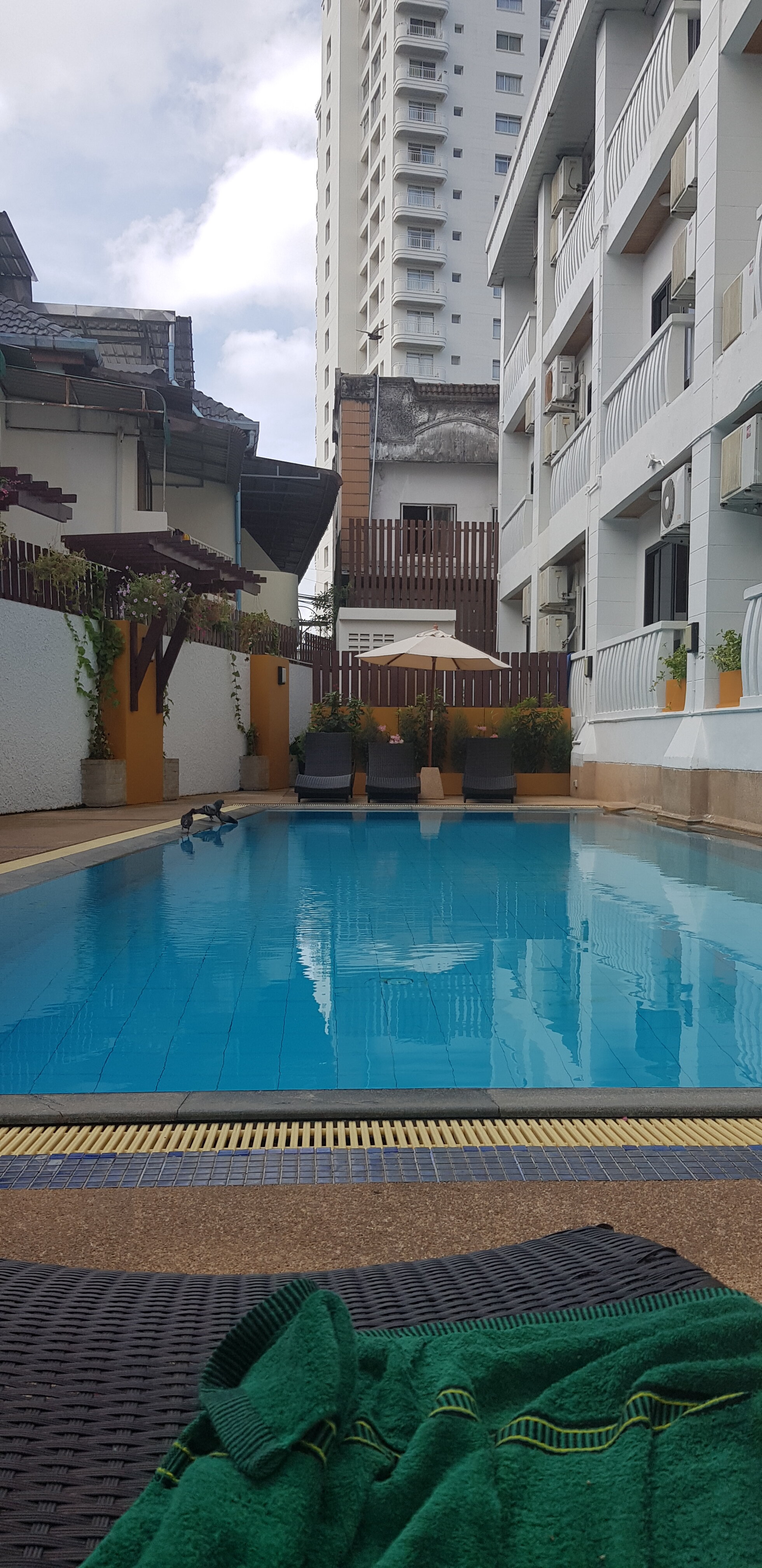 Фото Rattana Karon Beach Hotel