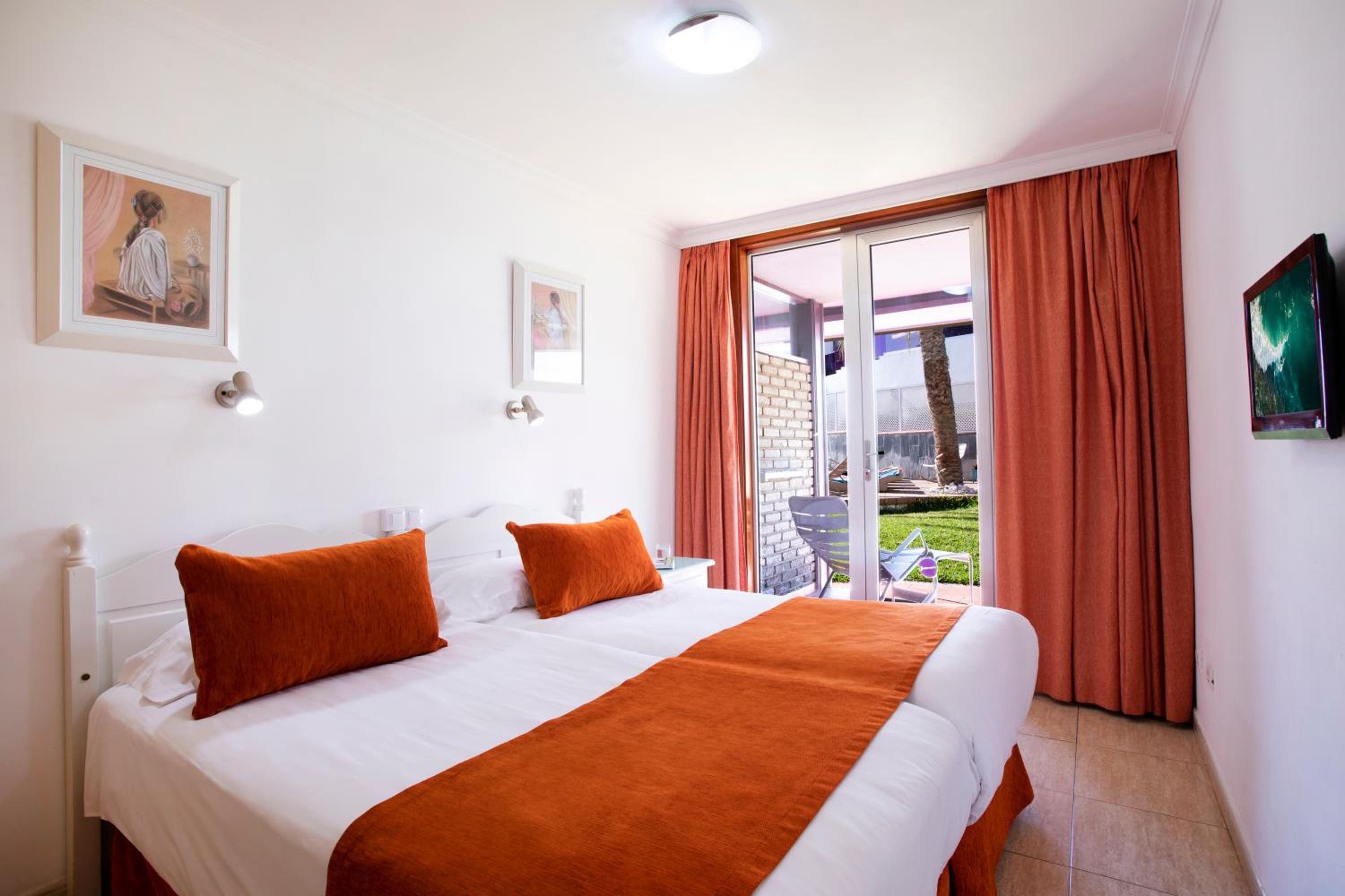 Фото Apartamentos Jacarandas