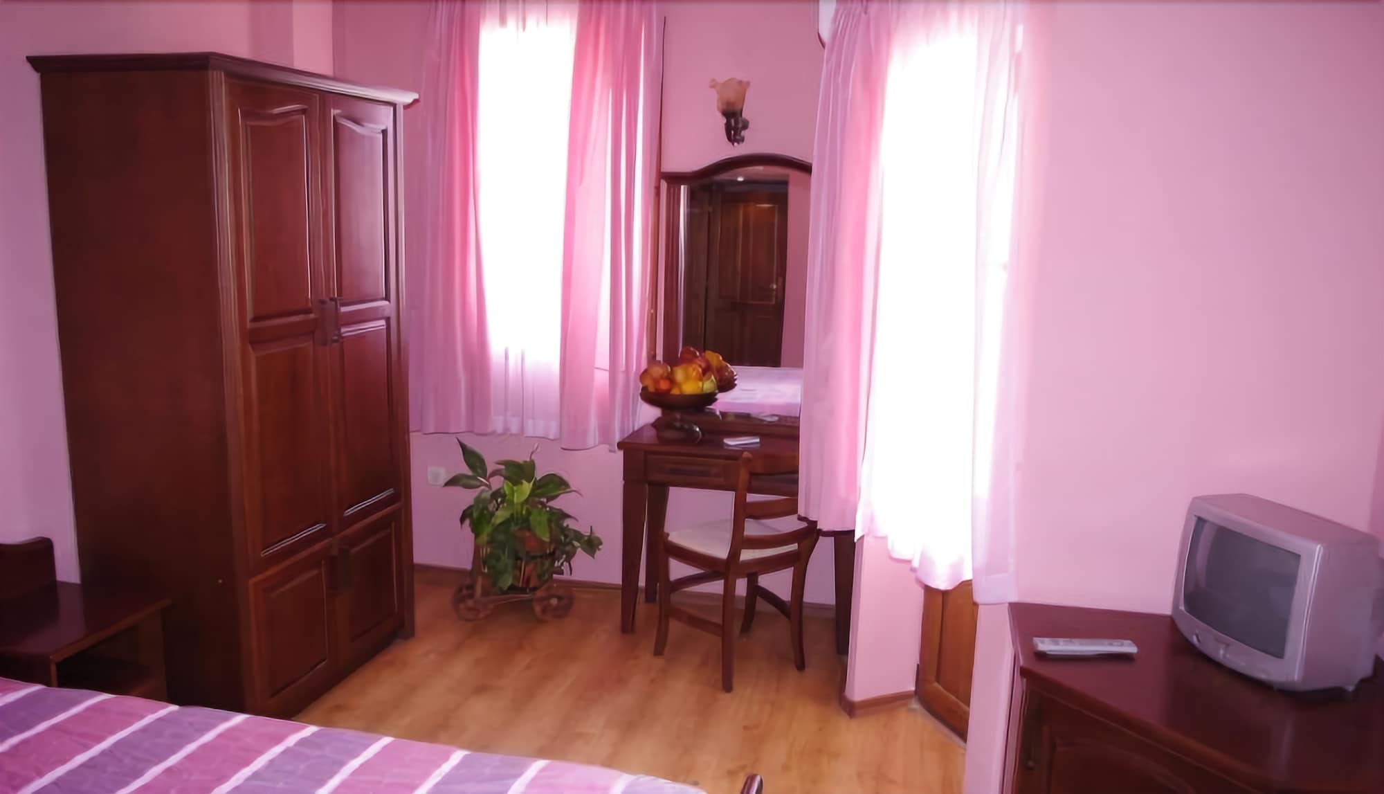 Фото Hotel Izvora