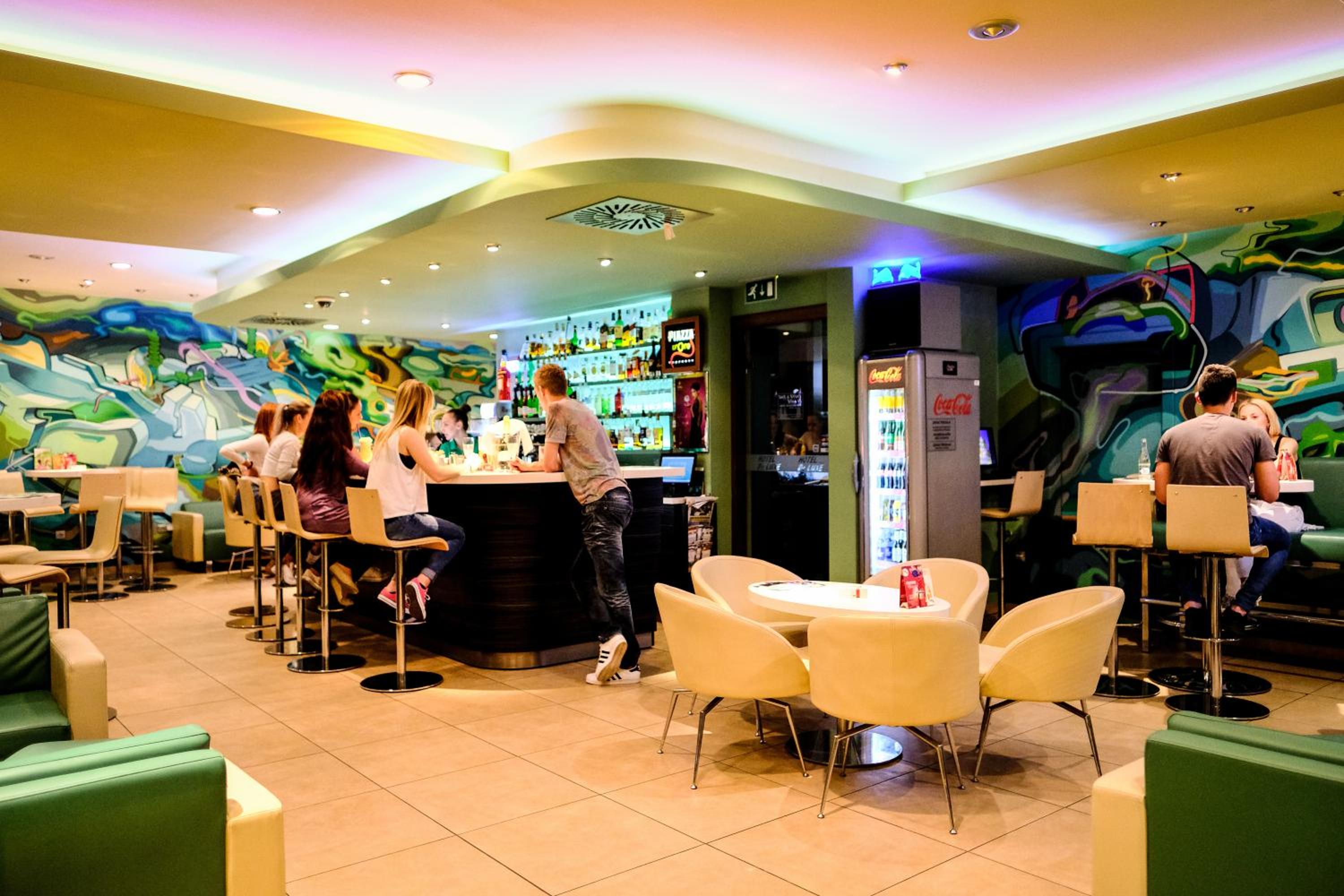 Фото Hotel Deluxe