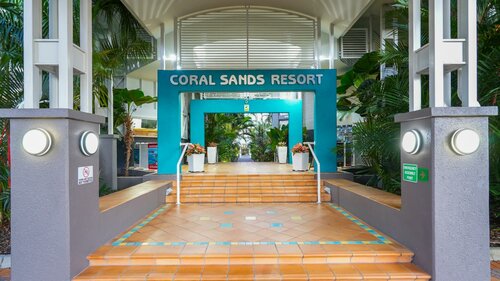 Гостиница Coral Sands Beachfront Resort в Тринити-Биче