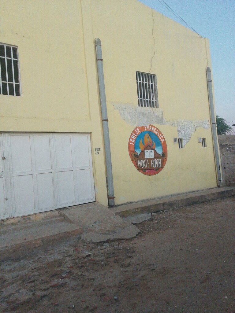 Protestant church Igreja Evangélica Pentecostal Monte Horebe, Loanda, photo