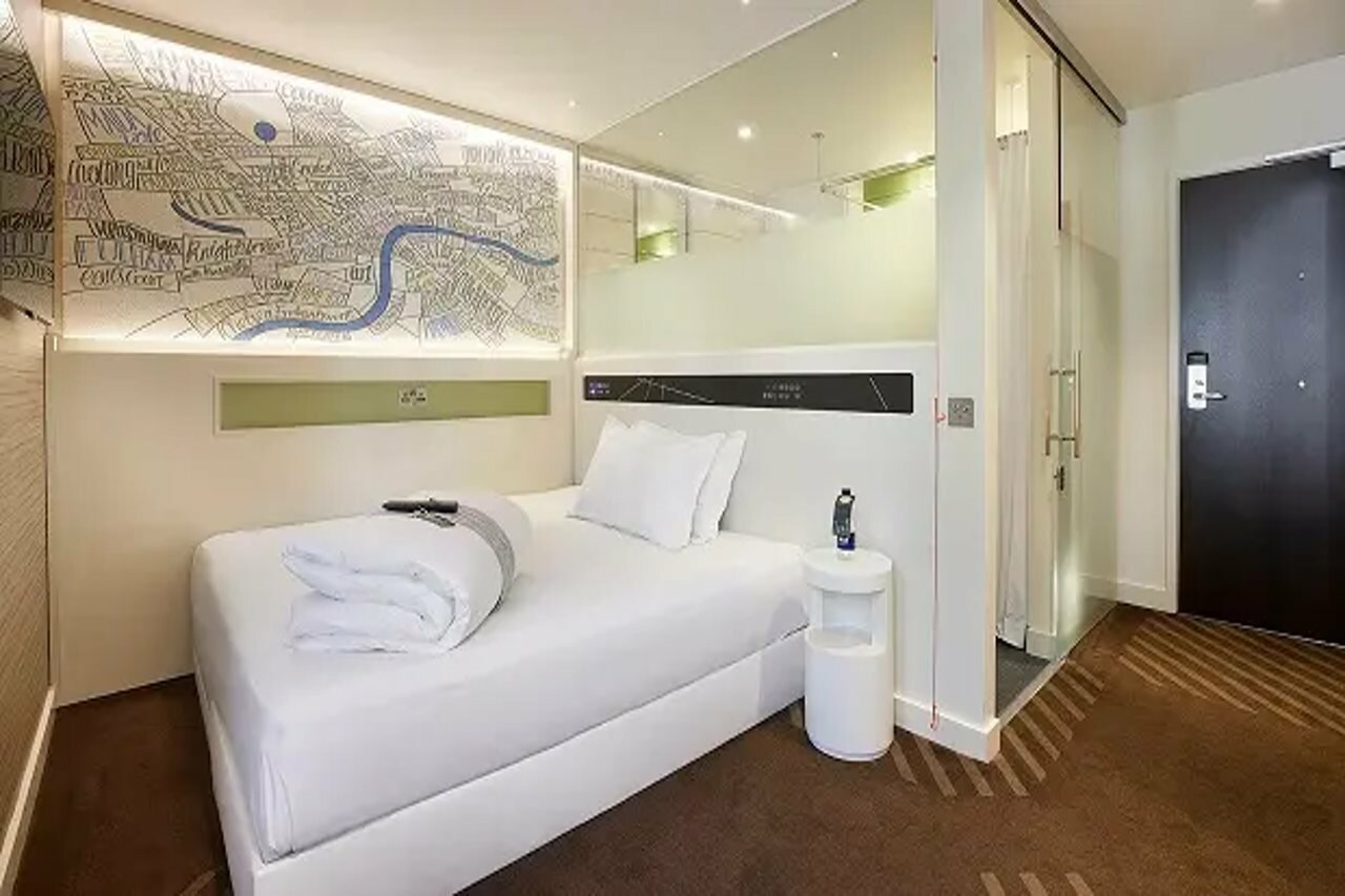 Фото Hub by Premier Inn London Westminster Abbey Hotel