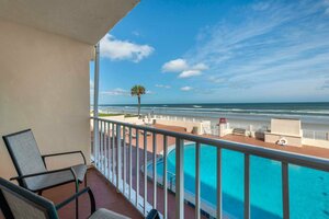 Гостиница Отель Renaissance Daytona Beach Oceanfront