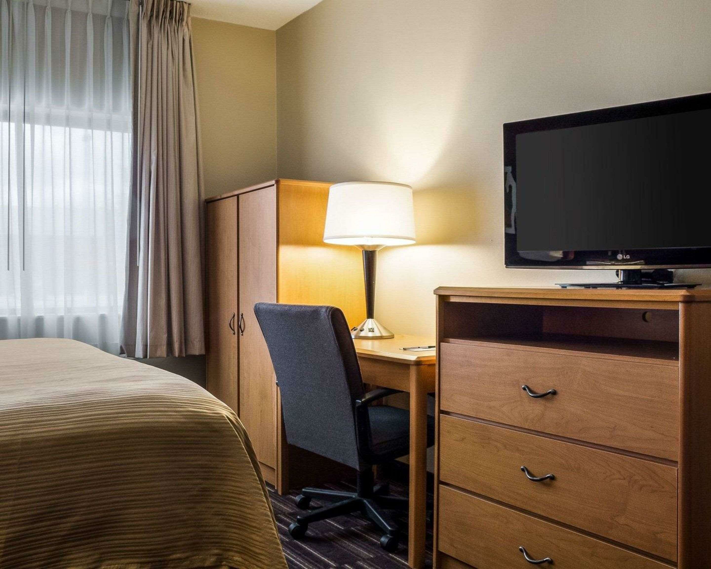 Фото Quality Suites Near West Acres