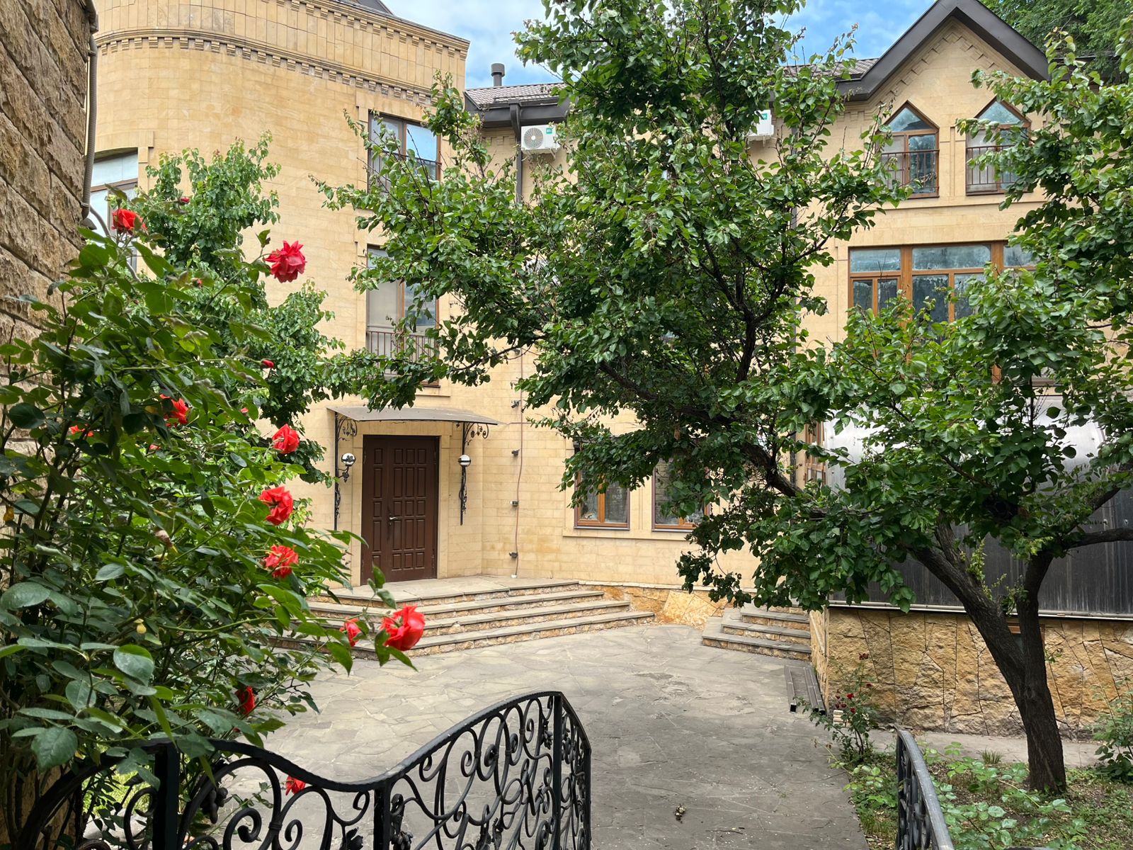 Фото Caspian House