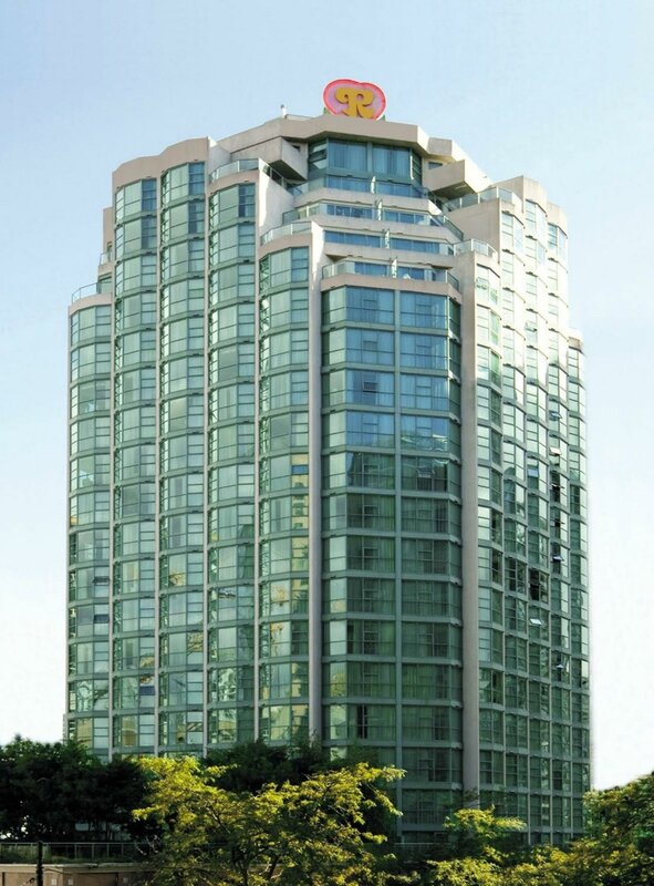 Гостиница Rosedale On Robson Suite Hotel в Ванкувере