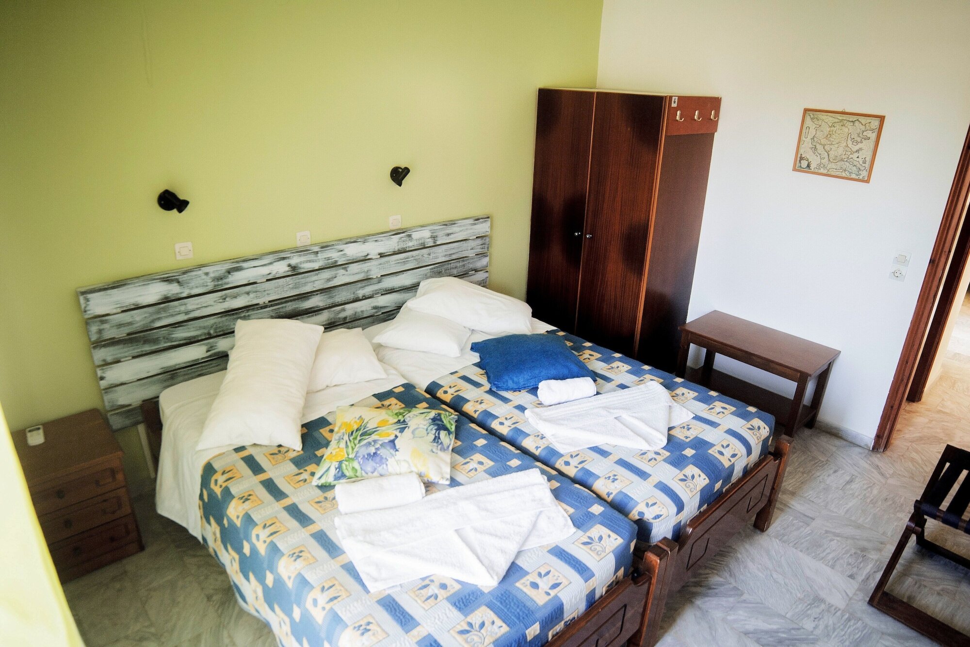 Фото Yiannis Apartments