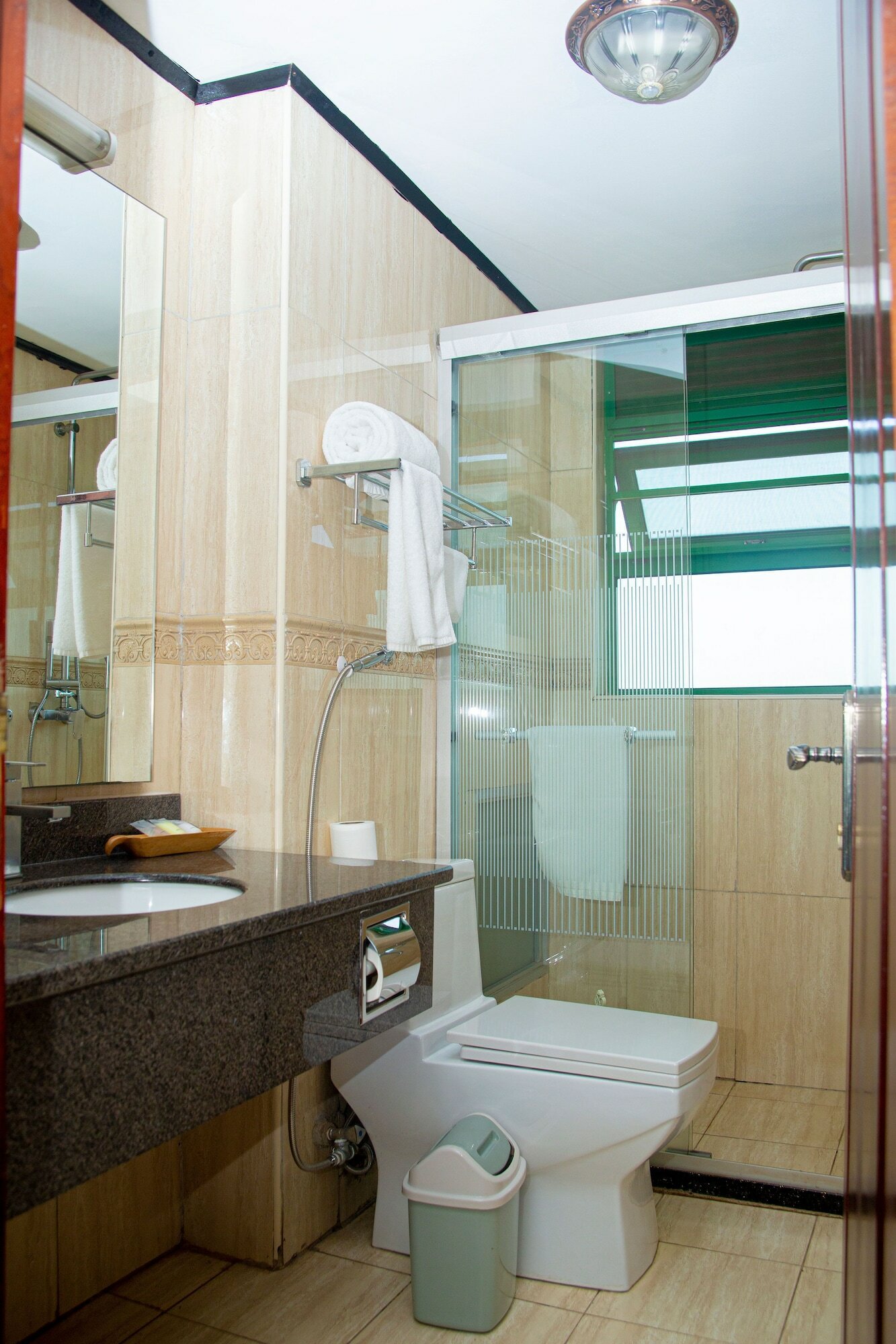 Фото Highlands Suites Hotel