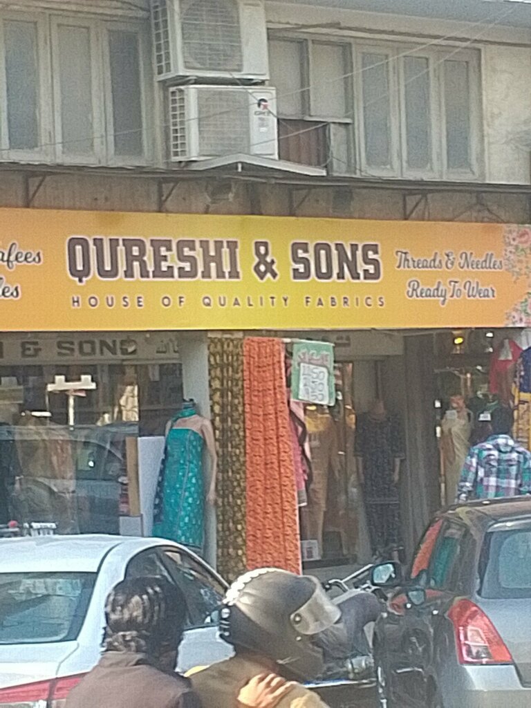 Clothing store Qureshi and sons, Karachi, photo