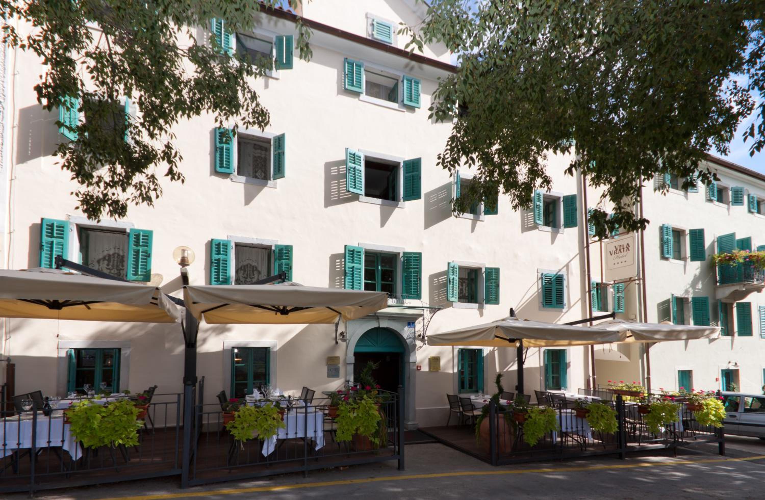 Фото отеля 1