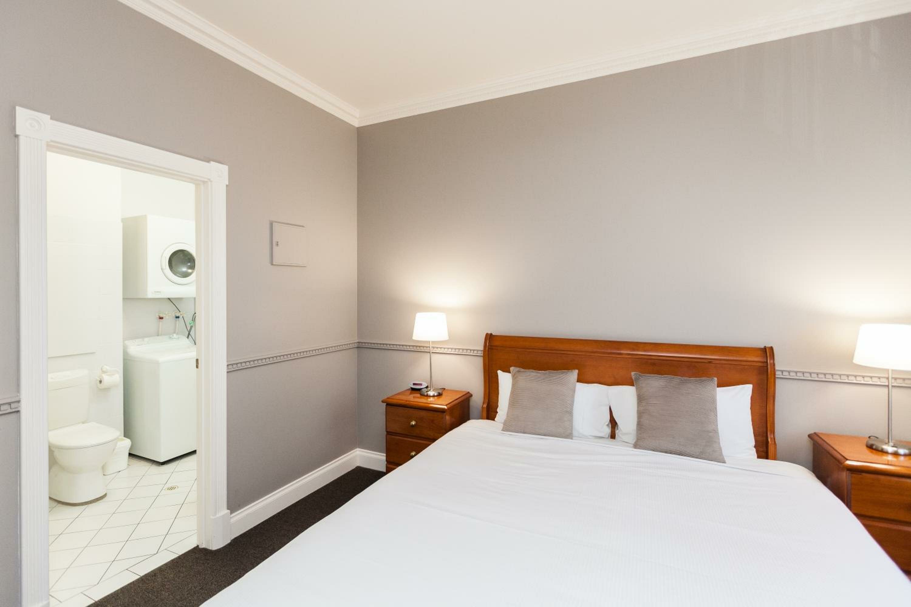 Фото Majestic Tynte Street Hotel